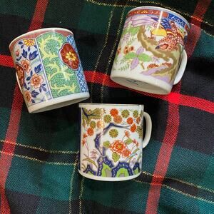 Imari Ware Japan White Floral Porcelain Set of 3 Coffee Cups Gold Trim